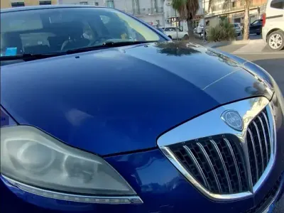 Usata Lancia Delta 120 CV (88 kW) 2011 Bluazzurro Utilitaria
