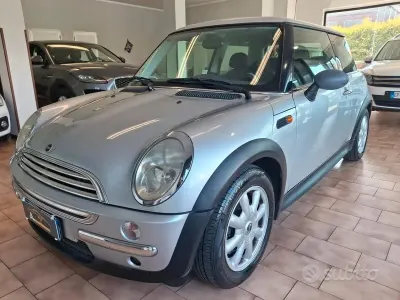 Begagnad Mini One D 75 HK (55 kW) 2004 Grå Halvkombi
