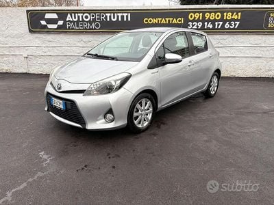 Grigio Usata 2015 Toyota Yaris Active Berlina | 10.800 € (Molto cara)