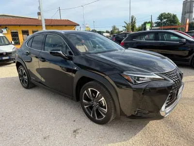 Usata Lexus UX 250h Sport Line 184 CV (135 kW) 2019 Nero SUV
