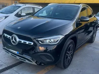 Usata Mercedes GLA200 150 CV (110 kW) 2020 Nero SUV