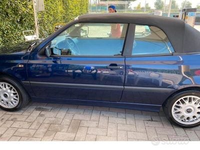 Usata VW Golf Cabriolet 101 CV (74 kW) 1996 Blu Cabrio