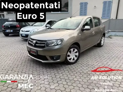 Begagnad Dacia Sandero Lauréate 75 HK (55 kW) 2013 Grå Sedan