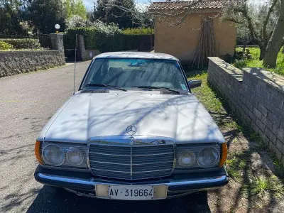 Usata Mercedes 300 107 CV (78 kW) 1981 Argento Berlina