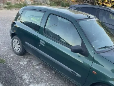 Usata Renault Clio 58 CV (42 kW) 1998 Verde Utilitaria
