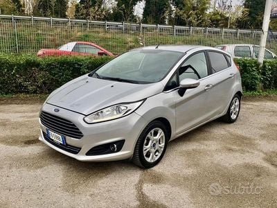Usata Ford Fiesta Titanium 75 CV (55 kW) 2016 Grigio Berlina