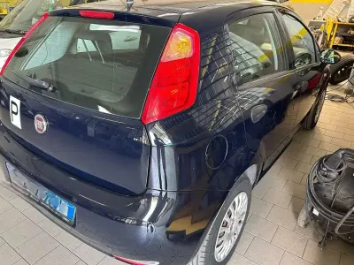 Usata Fiat Punto Lounge 77 CV (56 kW) 2016 Blu/azzurro Utilitaria