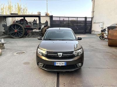 Usata Dacia Sandero Lauréate 73 CV (53 kW) 2018 Marrone Berlina