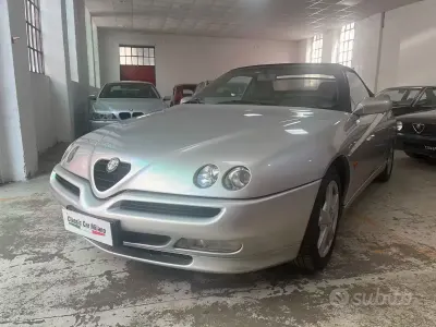 Usata Alfa Romeo Spider 150 CV (110 kW) 1996 Grigio Cabrio