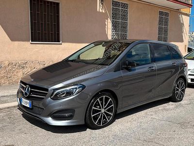 Usata Mercedes 200 122 CV (89 kW) 2016 Grigio Utilitaria