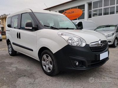 Bianco Usata 2016 Opel Combo Eco Monovolume | 7950 € (Buon prezzo)