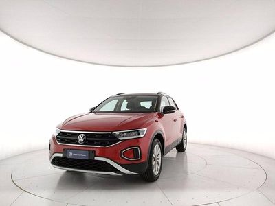 Usata VW T-Roc Life 110 CV (80 kW) 2023 Kings red metallizzato nero SUV