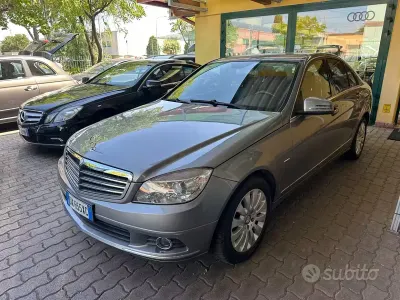Usata Mercedes C220 Elegance 170 CV (125 kW) 2009 Grigio Berlina