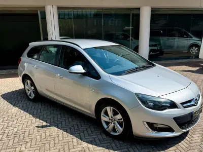 Usata Opel Astra Cosmo 140 CV (102 kW) 2013 Argento Station wagon
