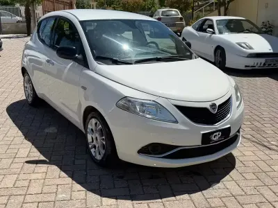 Gebraucht Lancia Ypsilon Platinum 69 PS (50 kW) 2016 Weiß Kleinwagen