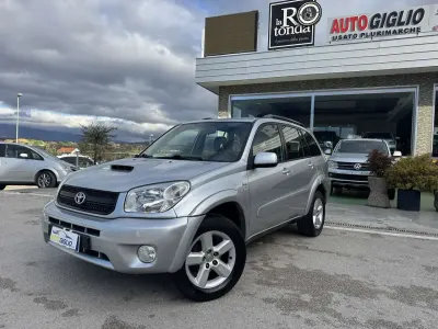 Usata Toyota RAV4 116 CV (85 kW) 2004 Argento SUV