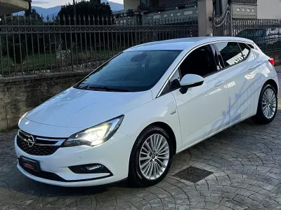 Usata Opel Astra Innovation 110 CV (80 kW) 2016 Bianco Berlina