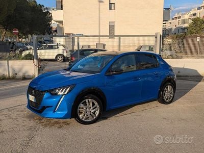 Usata Peugeot 208 GT-line 100 CV (73 kW) 2022 Blu Utilitaria
