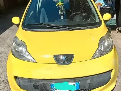 Usata Peugeot 107 68 CV (50 kW) 2007 Giallo Utilitaria
