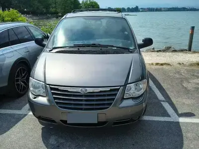 Usata Chrysler Grand Voyager 143 CV (105 kW) 2008 Grigio Monovolume