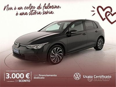 Deep black perlato Usata 2023 VW Golf Life Berlina | 21.900 € (Buon prezzo)