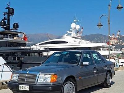 Usata Mercedes E200 1990 Grigio Berlina