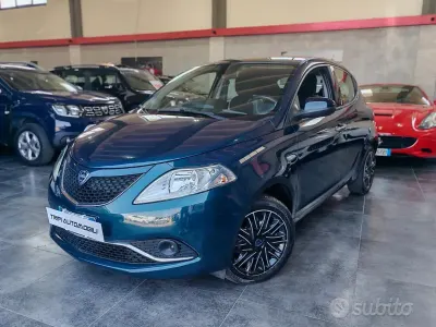 Usata Lancia Ypsilon Gold 69 CV (50 kW) 2017 Bluazzurro Utilitaria