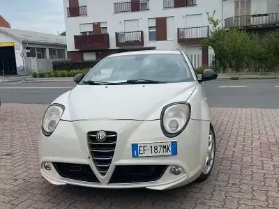 Usata Alfa Romeo MiTo 105 CV (77 kW) 2010 Beige Utilitaria