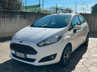 Usata Ford Fiesta 75 CV (55 kW) 2016 Bianco Utilitaria