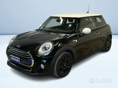 Usado Mini Cooper Hype 136 CV (100 kW) 2019 Negro Utilitario