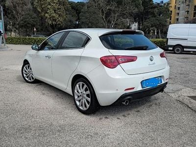Usata Alfa Romeo Giulietta 105 CV (77 kW) 2013 Bianco Utilitaria