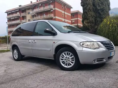 Usata Chrysler Grand Voyager 150 CV (110 kW) 2008 Grigio Monovolume