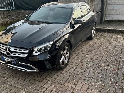 Usata Mercedes GLA180 122 CV (89 kW) 2019 Nero SUV