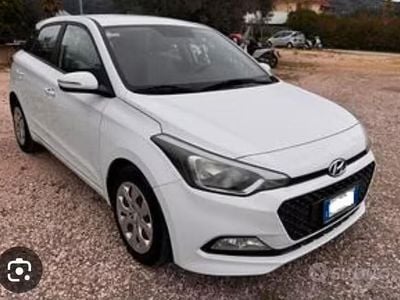 Usata Hyundai i20 Style 84 CV (61 kW) 2015 Bianco Berlina