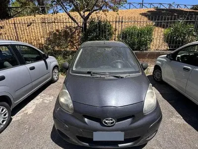 Usata Toyota Aygo 68 CV (50 kW) 2011 Grigio Utilitaria