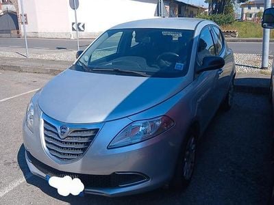 Usado Lancia Ypsilon 69 HP (50 kW) 2014 Cinzento Citadino