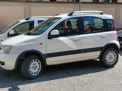 Usata Fiat Panda 4x4 Climbing 69 CV (50 kW) 2011 Bianco Utilitaria