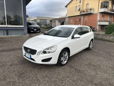 Usata Volvo V60 Summum 163 CV (119 kW) 2011 Bianco Station wagon
