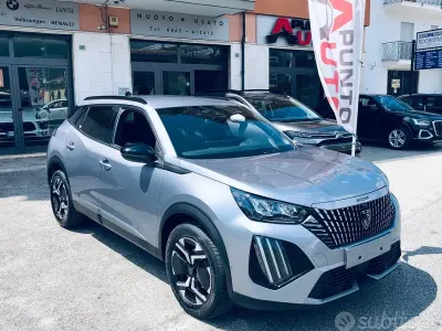 Usata Peugeot 2008 Allure 131 CV (96 kW) 2024 Grigio SUV