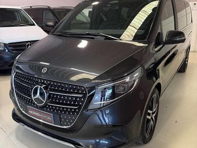 Usata Mercedes V250 Avantgarde 190 CV (139 kW) 2024 Grigio scuro graftite Monovolume