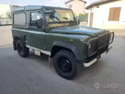Usata Land Rover Defender 109 CV (80 kW) 1993 SUV