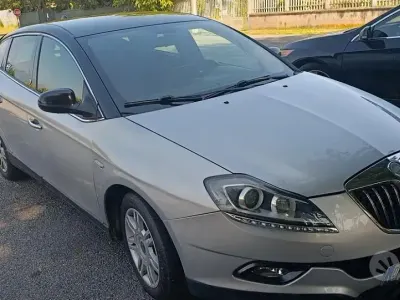 Usata Lancia Delta 120 CV (88 kW) 2009 Utilitaria