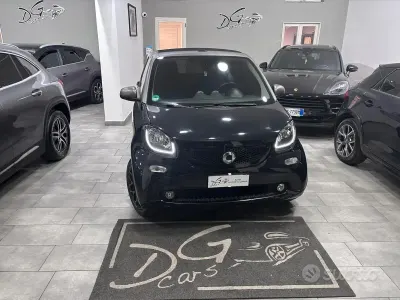 Begagnad Smart ForTwo Cabrio Passion 90 HK (66 kW) 2016 Svart Cab