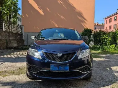 Gebraucht Lancia Ypsilon 69 PS (50 kW) 2016 Blau Kleinwagen