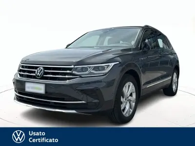 Usata VW Tiguan Elegance 150 CV (110 kW) 2023 Grigio pastello SUV