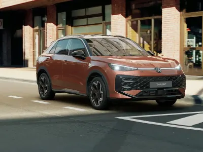 Nuova VW T-Roc Style 150 CV (110 kW) 2026 Flame red metallizzato nero SUV