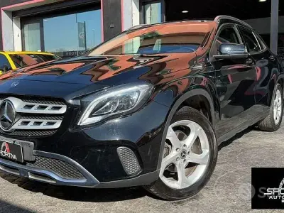 Gebraucht Mercedes GLA180 136 PS (100 kW) 2019 Schwarz SUV