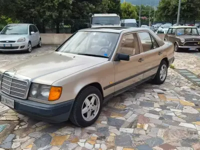 Usata Mercedes 300 188 CV (138 kW) 1989 Berlina
