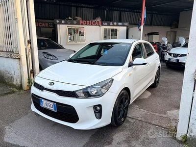 Usata Kia Rio 84 CV (61 kW) 2017 Bianco Berlina