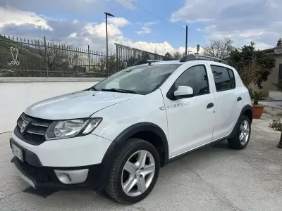 Usata Dacia Sandero Prestige 90 CV (66 kW) 2014 Berlina